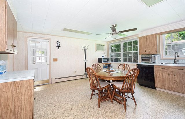 70 Trinity Ave, Worcester, MA 01605