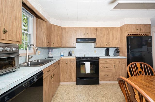 70 Trinity Ave, Worcester, MA 01605