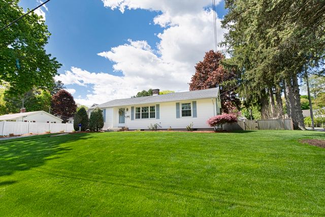 70 Trinity Ave, Worcester, MA 01605
