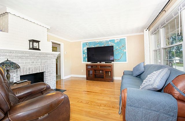 70 Trinity Ave, Worcester, MA 01605