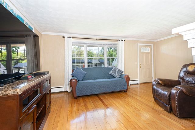 70 Trinity Ave, Worcester, MA 01605