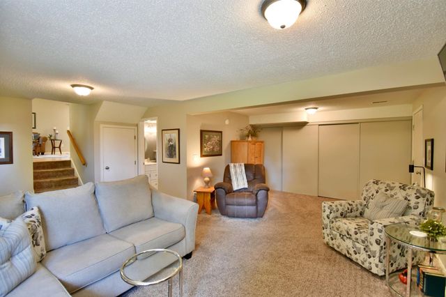 1945 Kingsview Lane N, Plymouth, MN 55447