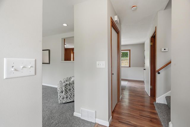 7944 Hillside Trail S, Cottage Grove, MN 55016
