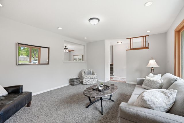 7944 Hillside Trail S, Cottage Grove, MN 55016