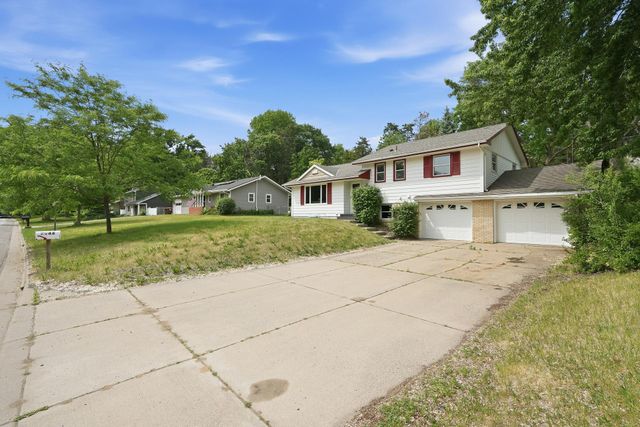 7944 Hillside Trail S, Cottage Grove, MN 55016