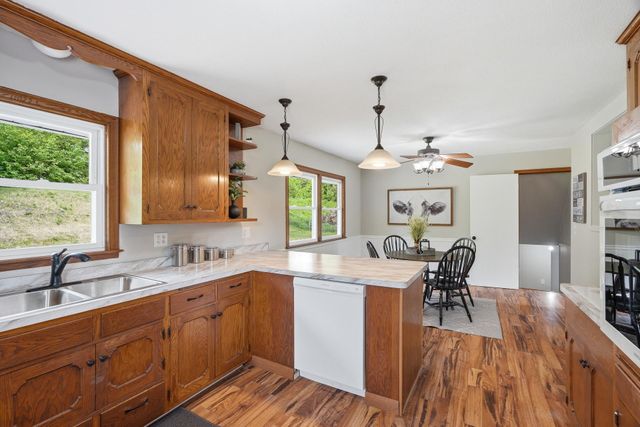 7944 Hillside Trail S, Cottage Grove, MN 55016