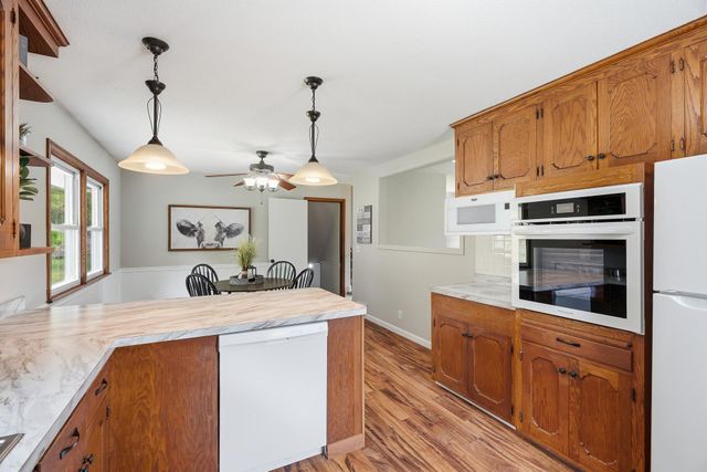 7944 Hillside Trail S, Cottage Grove, MN 55016