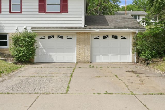 7944 Hillside Trail S, Cottage Grove, MN 55016