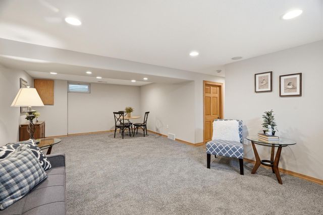 7944 Hillside Trail S, Cottage Grove, MN 55016