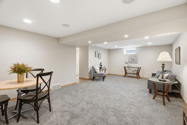 7944 Hillside Trail S, Cottage Grove, MN 55016
