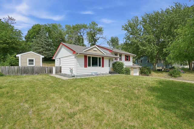 7944 Hillside Trail S, Cottage Grove, MN 55016