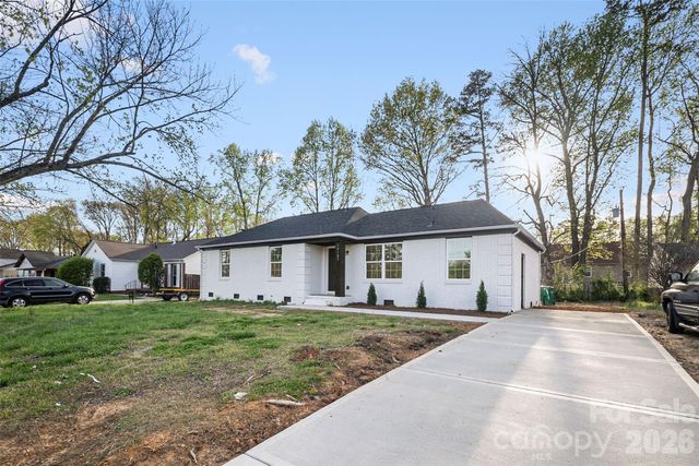 10107 Clairemore Place, Charlotte, NC 28216