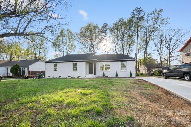 10107 Clairemore Place, Charlotte, NC 28216
