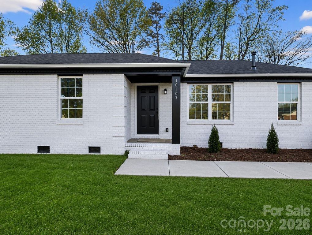 10107 Clairemore Place, Charlotte, NC 28216
