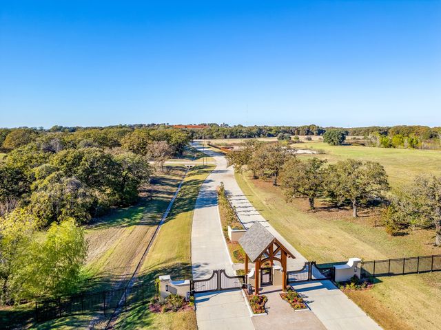 10108 Belle Oak Court, Burleson, TX 76028