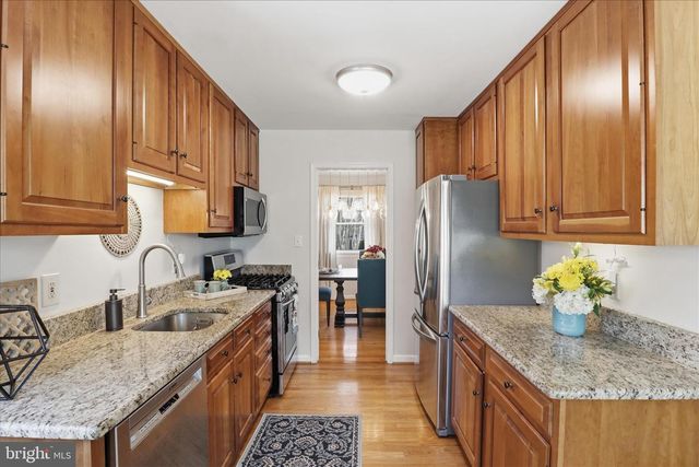 2407 CANDLEWOOD DR, Alexandria, VA 22308