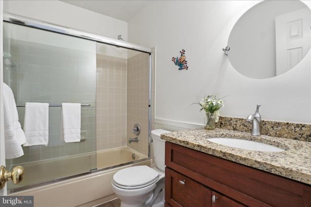 2407 CANDLEWOOD DR, Alexandria, VA 22308