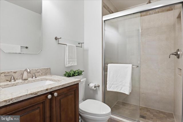 2407 CANDLEWOOD DR, Alexandria, VA 22308