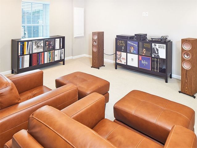 124 Curtis Court, Ohio Twp, PA 15143