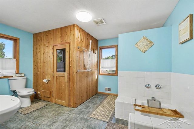 705 Bay Road, Bay City, MI 48706