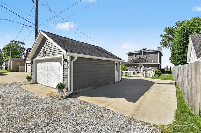 705 Bay Road, Bay City, MI 48706