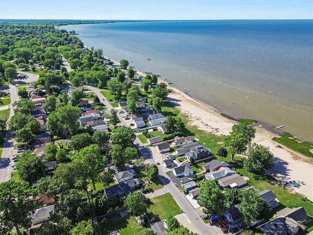 705 Bay Road, Bay City, MI 48706