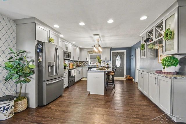 705 Bay Road, Bay City, MI 48706