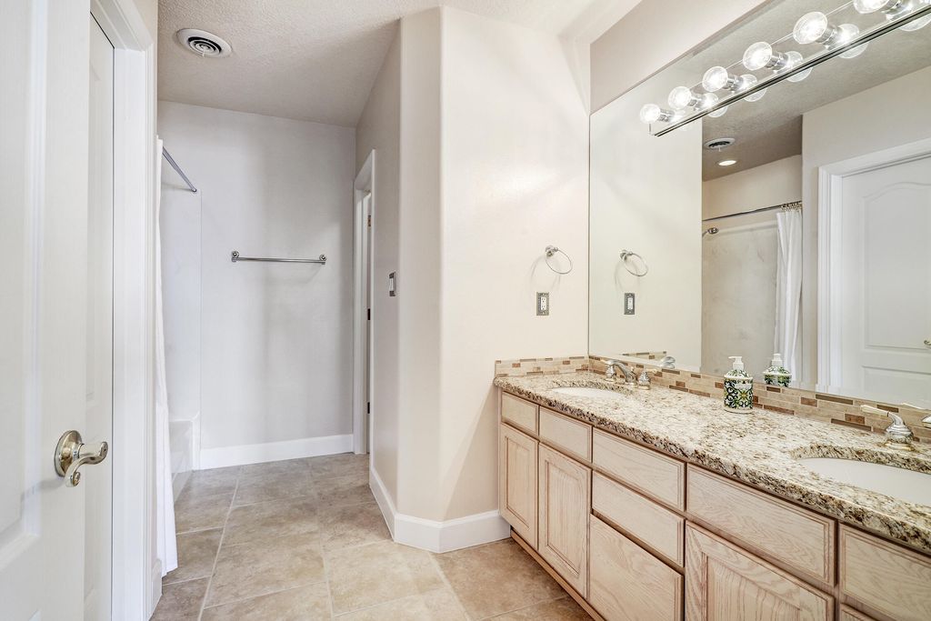 Image 17 of property listing at 6421 Dorado Beach NE, Albuquerque, NM 87111
