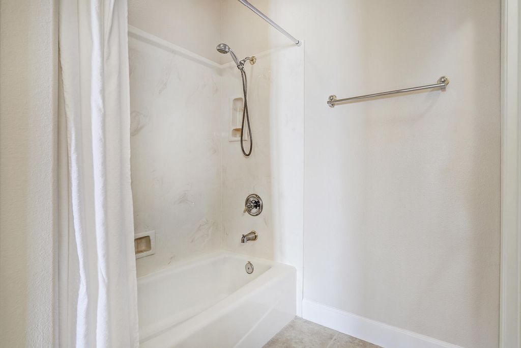 Image 18 of property listing at 6421 Dorado Beach NE, Albuquerque, NM 87111