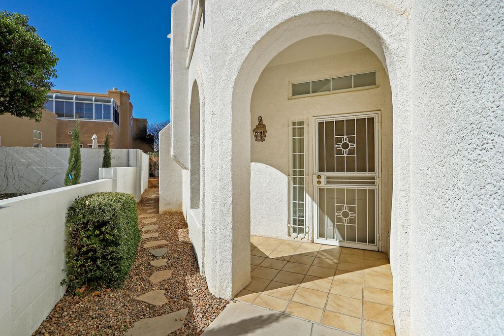 Image 2 of property listing at 6421 Dorado Beach NE, Albuquerque, NM 87111