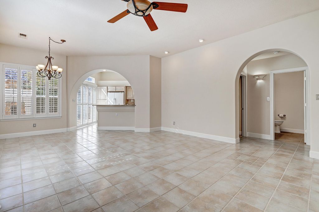 Image 5 of property listing at 6421 Dorado Beach NE, Albuquerque, NM 87111