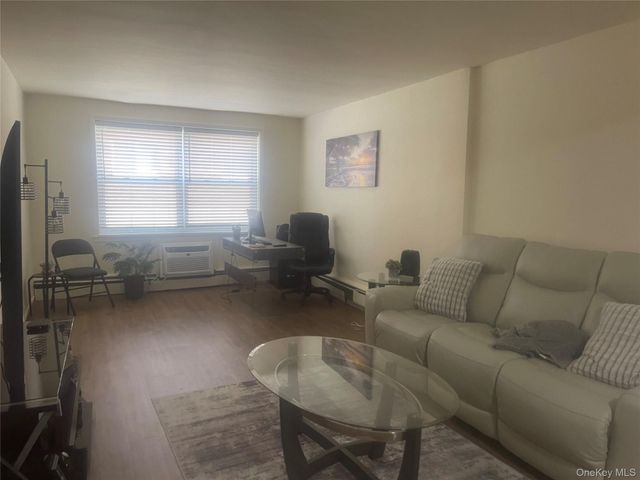 111 S Centre Avenue 1-Ss, Rockville Centre, NY 11570