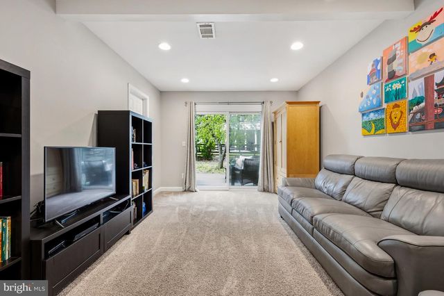 5 DUDLEY CT, Sterling, VA 20165