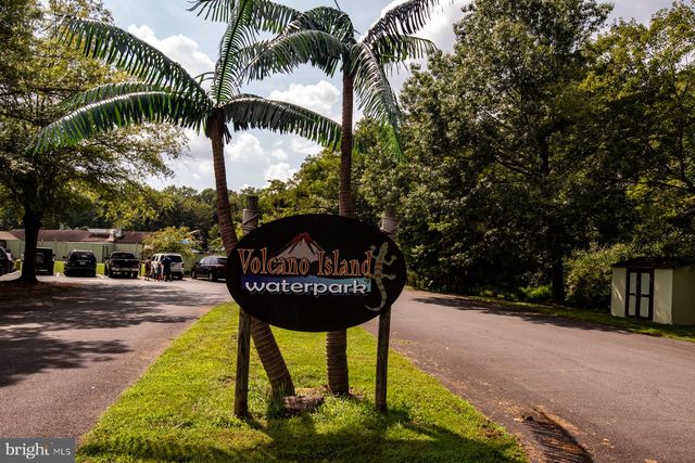 5 DUDLEY CT, Sterling, VA 20165