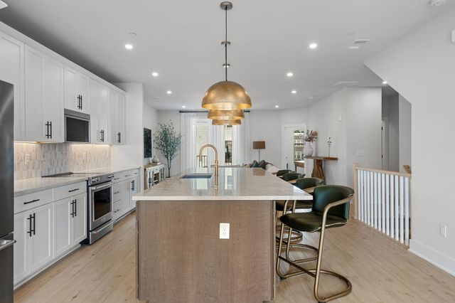 808 42nd Ave, N, Nashville, TN 37209