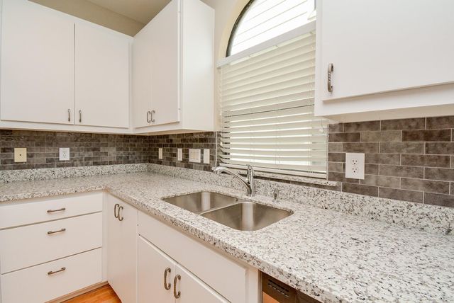 5911 Petty Street, Houston, TX 77007