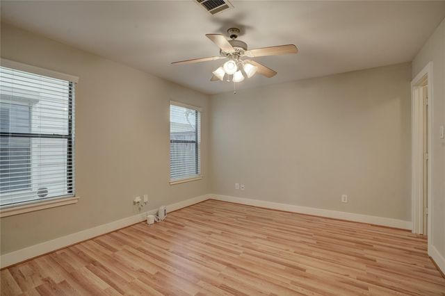 5911 Petty Street, Houston, TX 77007