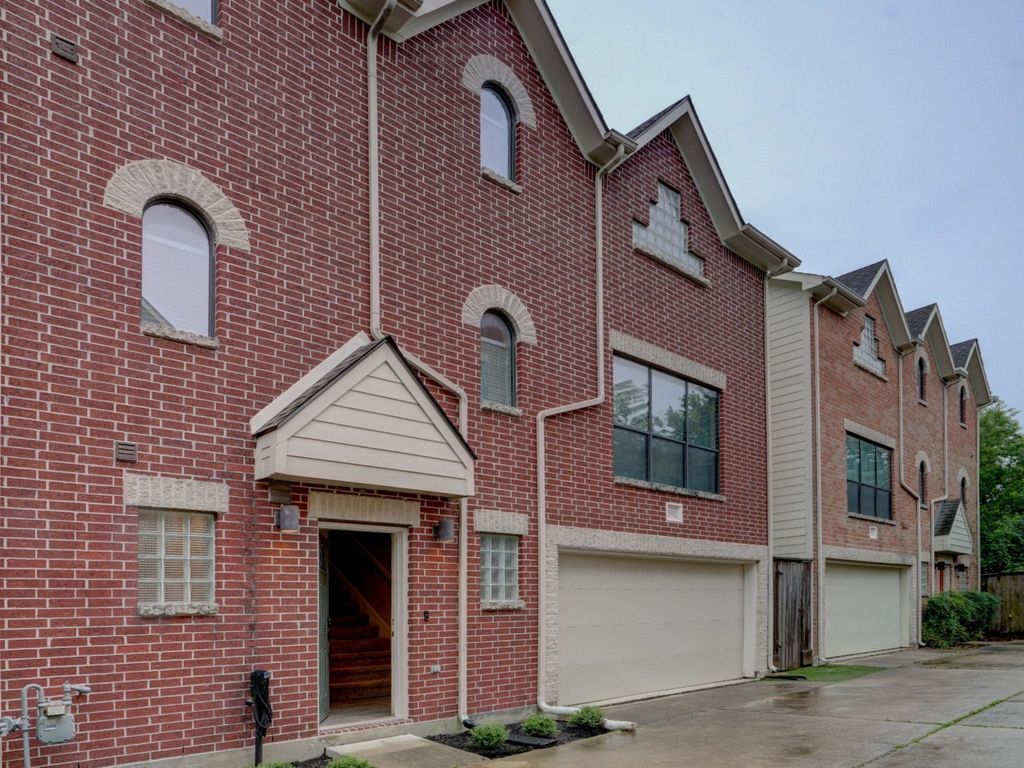 5911 Petty Street, Houston, TX 77007