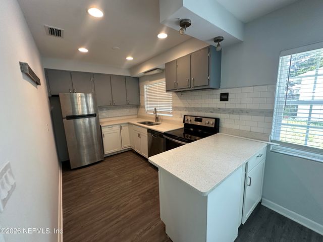 6226 MERCER Circle E, Jacksonville, FL 32217