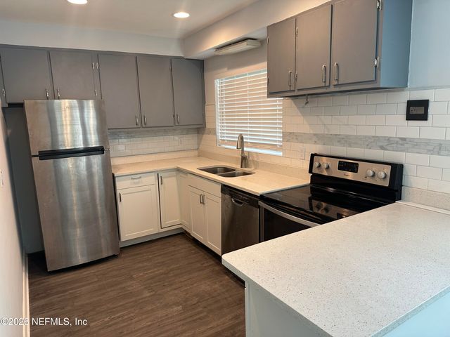 6226 MERCER Circle E, Jacksonville, FL 32217