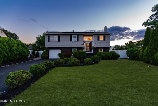 109 Twin Rivers Drive, Toms River, NJ 08753