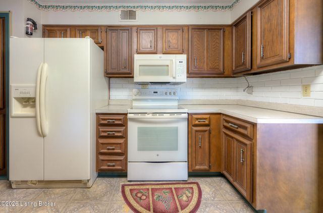 203 Ridge Rd, Shepherdsville, KY 40165