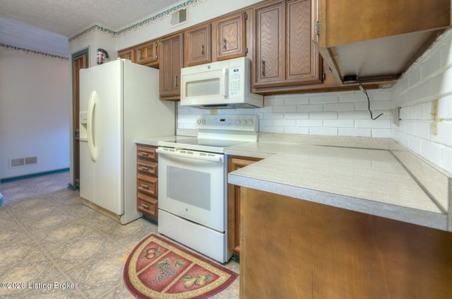 203 Ridge Rd, Shepherdsville, KY 40165