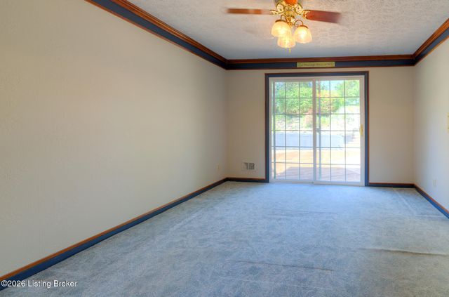 203 Ridge Rd, Shepherdsville, KY 40165