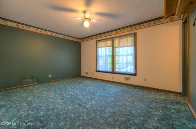203 Ridge Rd, Shepherdsville, KY 40165