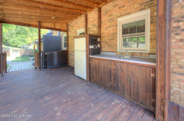203 Ridge Rd, Shepherdsville, KY 40165
