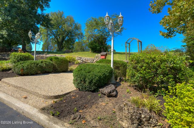 203 Ridge Rd, Shepherdsville, KY 40165