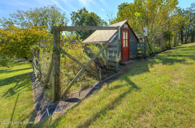 203 Ridge Rd, Shepherdsville, KY 40165