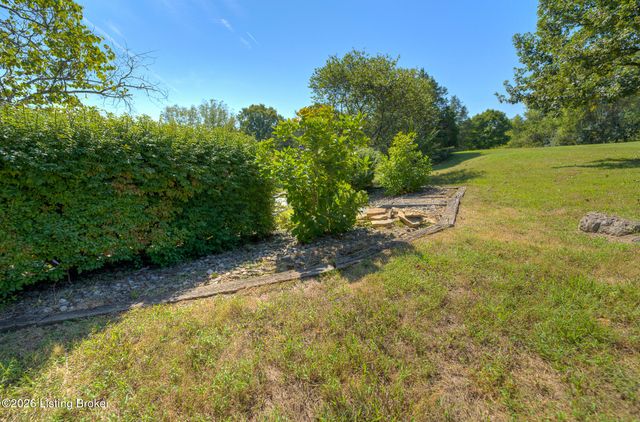 203 Ridge Rd, Shepherdsville, KY 40165