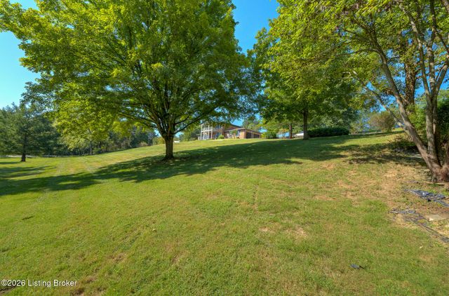 203 Ridge Rd, Shepherdsville, KY 40165